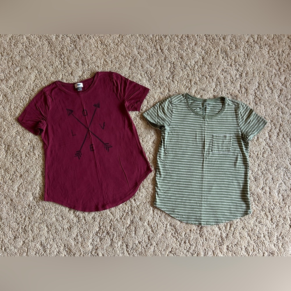 Women’s set of 2 tops - GAP Easy Tee, S and Old Navy LOVE graphic tee, M